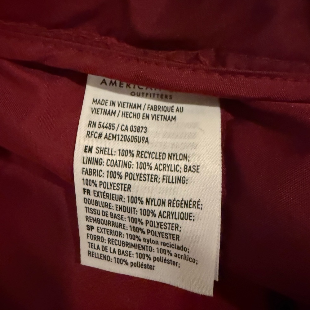 NWT- Men's American Eagle Red Puffer Jacket - Size Small - Picture 6 of 10